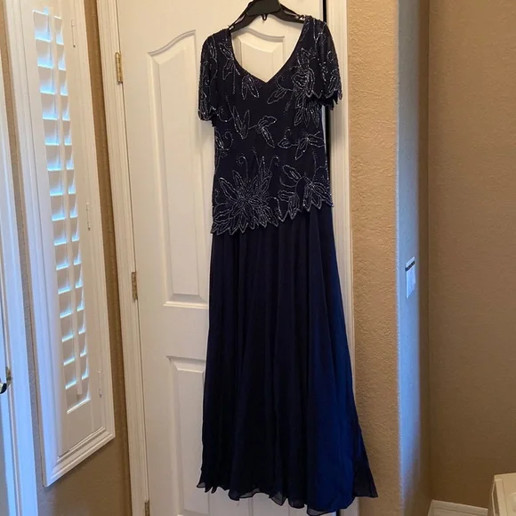 green emerald velvet dress WALNUT Pleasant Mother-in-Law Wedding Party Dress Wedding Evening Dresses  Dresses Wedding Dress Elders (Color : D, Size : XXXL Code) : Amazon.ca:  Clothing, Shoes & Accessories